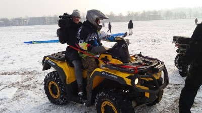 To sobie kobietę przywiozałem - pasem ...a mogłem na trytytkach :)